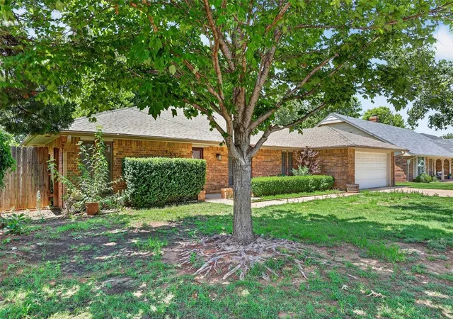 Homes for sale in Oklahoma City, OK | 13309 Green Valley Dr, Oklahoma City, OK 73120 | MLS# 1213573