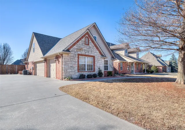 Photo 3 of Single Family Residence at 1304 Redbud Ct, Moore, OK 73160 | MLS# 1213632 | | Sold on 2026-03-26