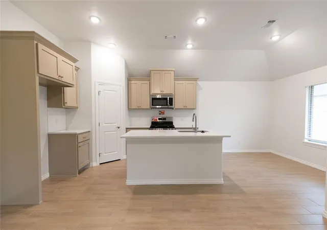 4th image of 8708 Poppey Pl, Yukon, OK 73099 | MLS# 1213680