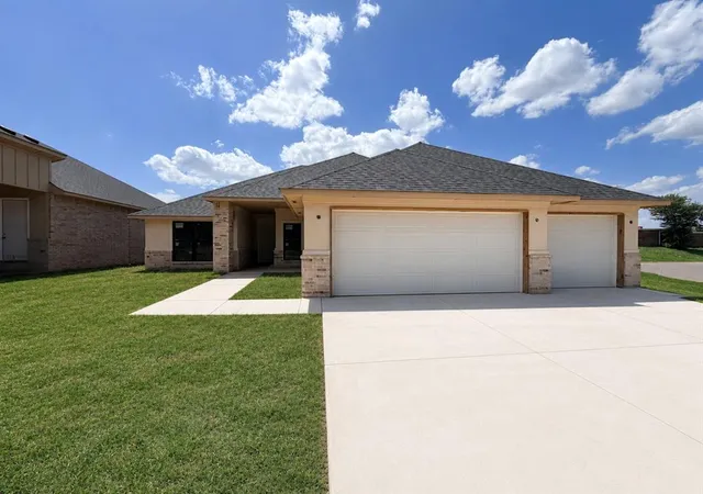 Single family home for sale at 16333 Whistle Crk Blvd, Edmond, OK 73013 | MLS# 1213902 | Listing updated on 2026-07-30