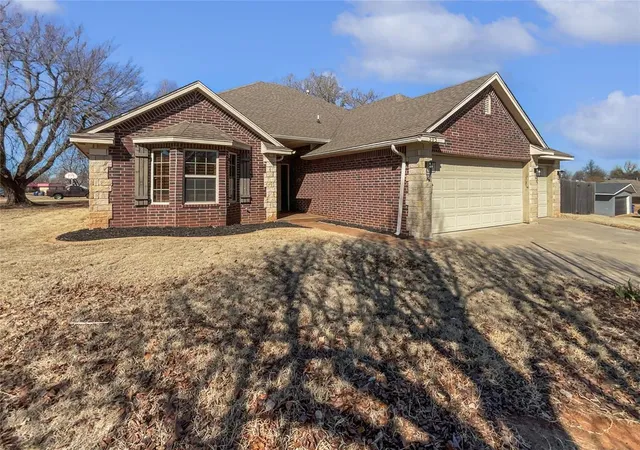 Photo 1 of Single family home for sale at 305 N Lakeside Ter, Mustang, OK 73064 | MLS# 1214085 | Listing updated on 2026-09-17