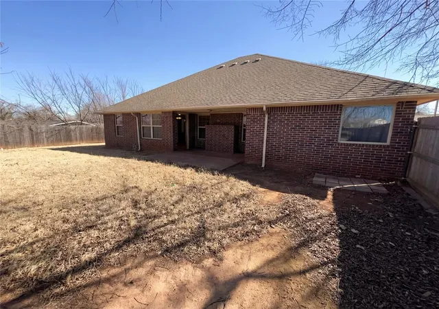 Photo 4 of Single family home for sale at 305 N Lakeside Ter, Mustang, OK 73064 | MLS# 1214085 | Listing updated on 2026-09-17