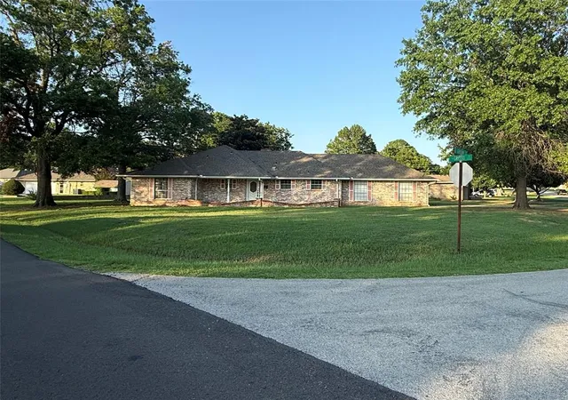 2nd image of 2200 Grisso Dr, Seminole, OK 74868 | MLS# 1214133