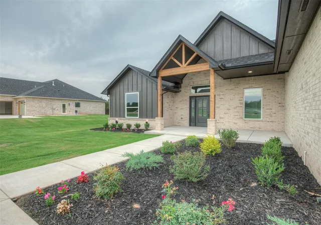 3rd image of 9329 Eliana Dr, Guthrie, OK 73044 | MLS# 1214200
