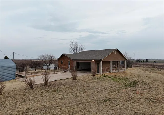 Photo 2 of Sale Pending at 21133 County 2560 St, Binger, OK 73009 | MLS# 1214210 | Listing updated on 2026-09-12