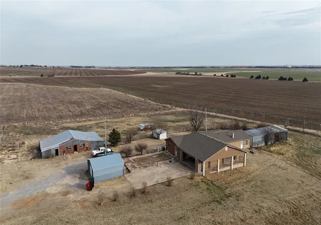 Photo 3 of Sale Pending at 21133 County 2560 St, Binger, OK 73009 | MLS# 1214210 | Listing updated on 2026-09-12