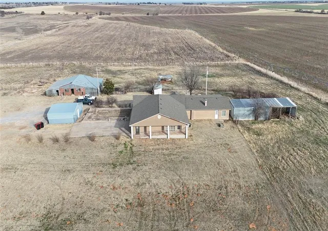 Photo 4 of Sale Pending at 21133 County 2560 St, Binger, OK 73009 | MLS# 1214210 | Listing updated on 2026-09-12