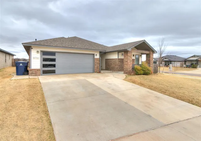 2nd image of 18700 Tortuga Dr, Edmond, OK 73012 | MLS# 1214230