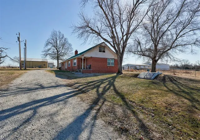 Photo 1 of Single family home for sale at 18501 Coker Rd, Shawnee, OK 74801 | MLS# 1214276 | Listing updated on 2026-09-19