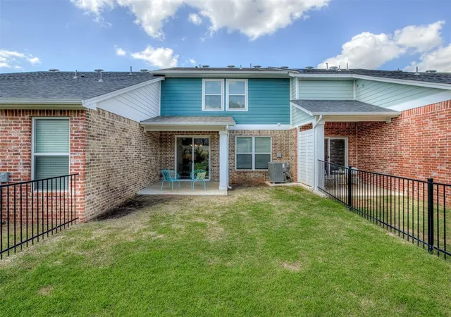 Homes for sale in Edmond, OK | 628 Harbor Town Dr, Edmond, OK 73034 | MLS# 1214298