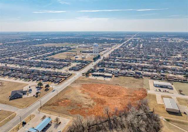 3rd image of 301 S Yukon Pkwy, Yukon, OK 73099 | MLS# 1214425