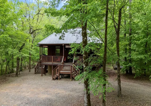 Homes for sale in Broken Bow, OK | 243 Deer Creek Trl, Broken Bow, OK 75728 | MLS# 1214467