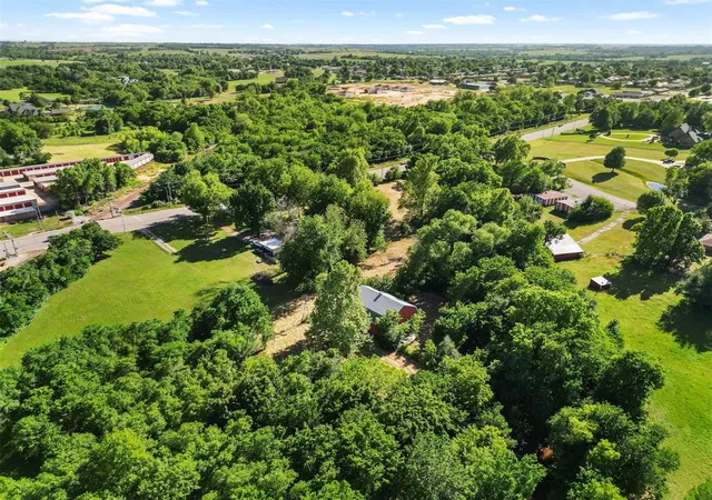 2nd image of 2500 W Grand Ave, Chickasha, OK 73018 | MLS# 1214502
