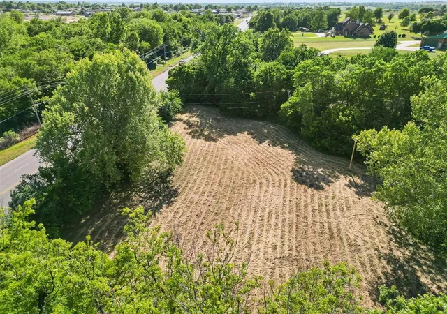 6th image of 2500 W Grand Ave, Chickasha, OK 73018 | MLS# 1214502