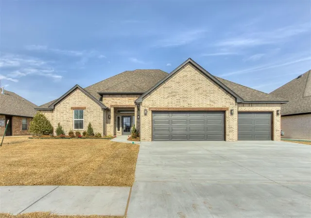 Homes for sale in Moore, OK | 1913 Sw 40th St, Moore, OK 73160 | MLS# 1214589