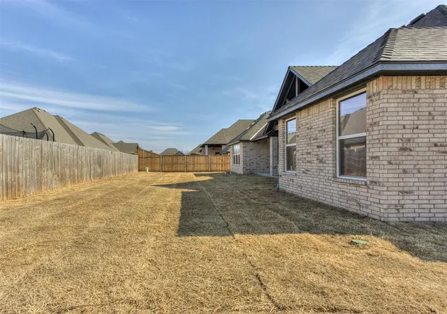 Homes for sale in Moore, OK | 1913 Sw 40th St, Moore, OK 73160 | MLS# 1214589