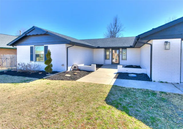 2nd image of 11500 Carriage Dr, Yukon, OK 73099 | MLS# 1214615
