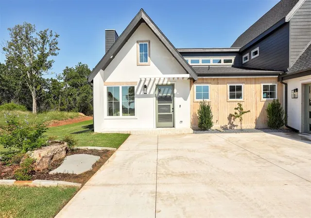 Photo 2 of Single family home for sale at 4541 Maple Ridge Dr, Edmond, OK 73034 | MLS# 1214790 | Listing updated on 2026-09-23