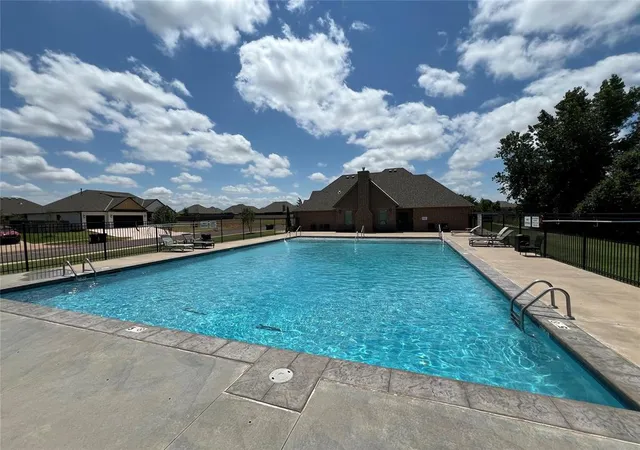 7th image of 3204 Sagebrush Pl, Yukon, OK 73099 | MLS# 1214812