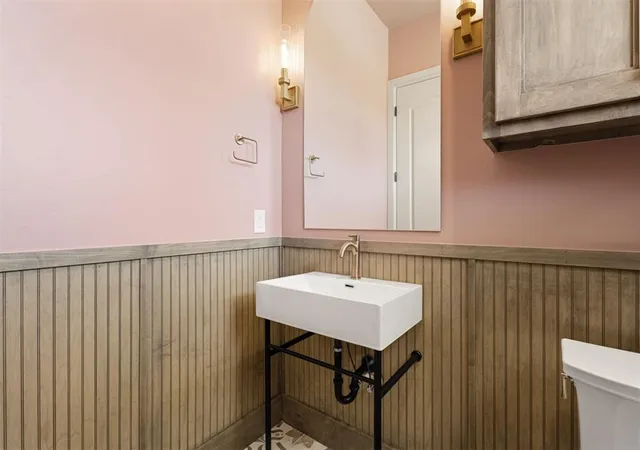 Photo 4 of Single family home for sale at 8101 Amber Ridge Dr, Edmond, OK 73034 | MLS# 1214836 | Listing updated on 2026-09-23