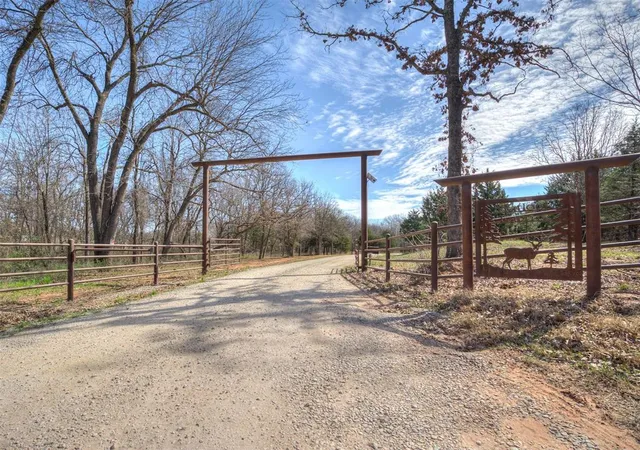 Homes for sale in Mc Loud, OK | 335400 E 1048 Rd, Mc Loud, OK 74851 | MLS# 1215043