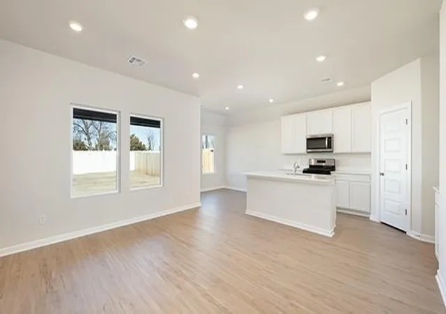 Photo 4 of Sale Pending at 1228 E Stallion Ln, Mustang, OK 73064 | MLS# 1215044 | Listing updated on 2026-08-24