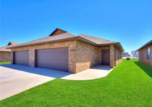2nd image of 10547 Nw 19th St, Oklahoma City, OK 73127 | MLS# 1215053