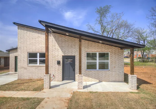 1st image of 2021 Ne 16th Ter, Oklahoma City, OK 73117 | MLS# 1215085