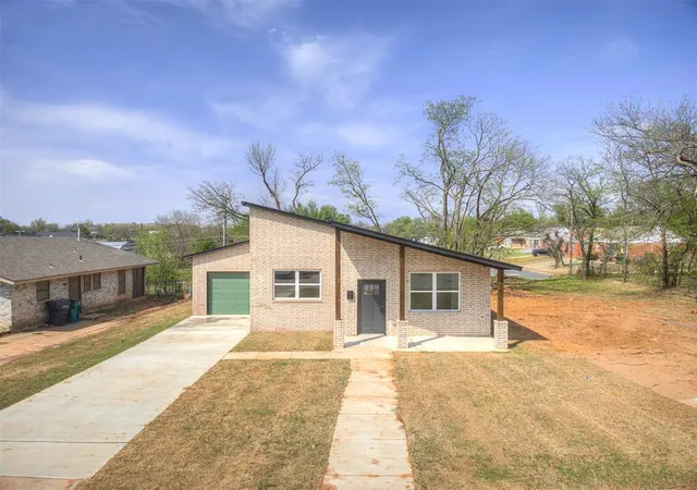 2nd image of 2021 Ne 16th Ter, Oklahoma City, OK 73117 | MLS# 1215085