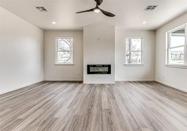 3rd image of 2021 Ne 16Th Ter, Oklahoma City, OK 73117 | MLS# 1215085