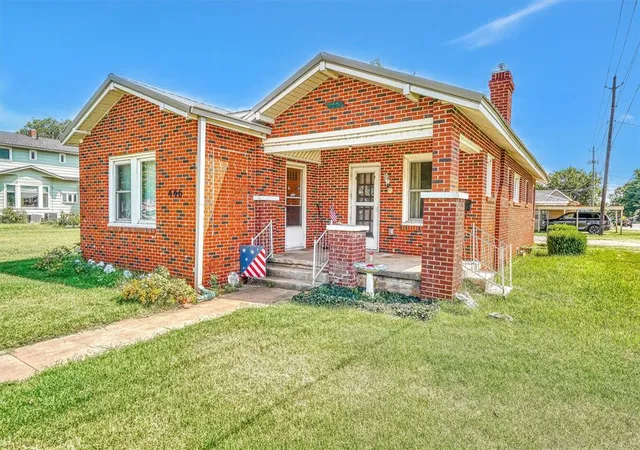 Homes for sale in Mangum, OK | 446 W Jefferson St, Mangum, OK 73554 | MLS# 1215175
