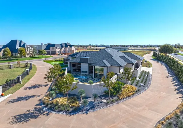 3rd image of 5820 Promenade Sq, Oklahoma City, OK 73142 | MLS# 1215227