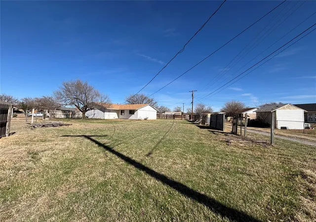 Photo 2 of Single family home for sale at 304 Saturn St, Altus, OK 73521 | MLS# 1215278 | Listing updated on 2026-10-06