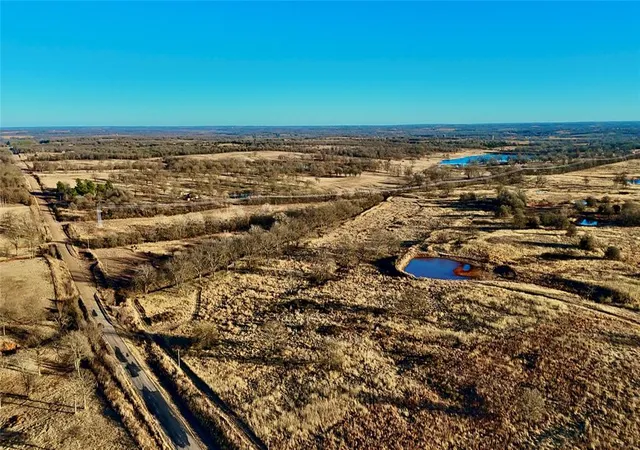 4th image of 14 Wilshire Dr, Mc Loud, OK 74851 | MLS# 1215345