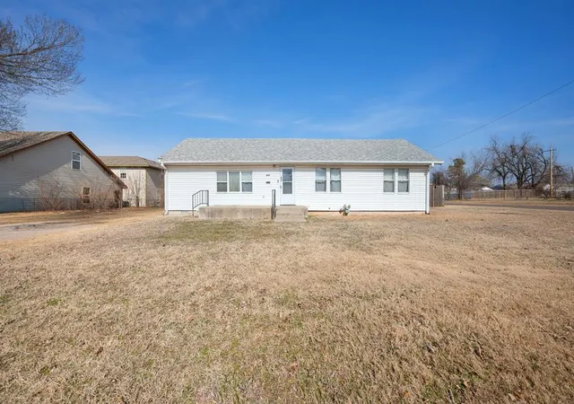 Photo 1 of Single family home for sale at 601 W Main St, Edmond, OK 73003 | MLS# 1215434 | Listing updated on 2026-08-06