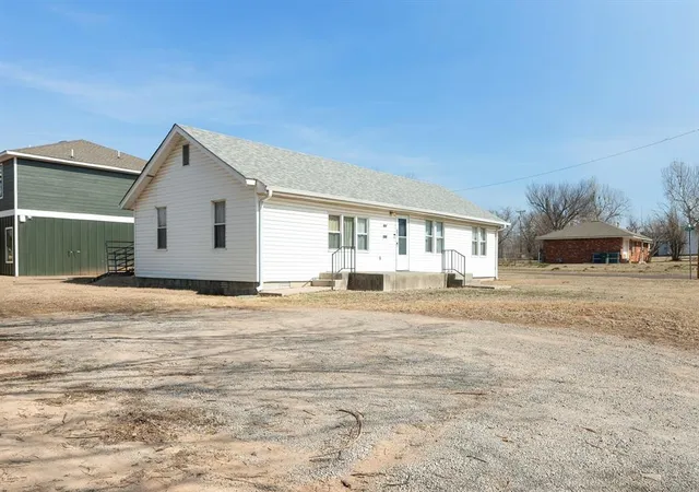 Photo 2 of Single family home for sale at 601 W Main St, Edmond, OK 73003 | MLS# 1215434 | Listing updated on 2026-08-06