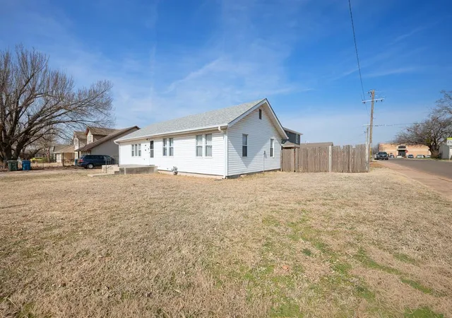 Photo 3 of Single family home for sale at 601 W Main St, Edmond, OK 73003 | MLS# 1215434 | Listing updated on 2026-08-06