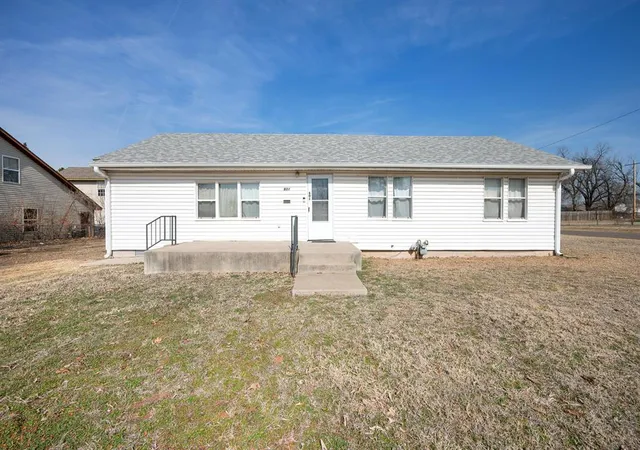 Photo 3 of Single family home for sale at 601 W Main St, Edmond, OK 73003 | MLS# 1215434 | Listing updated on 2026-08-06