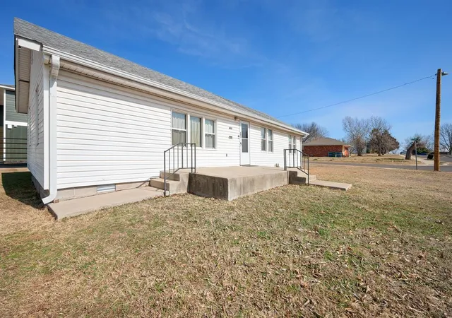 Photo 4 of Single family home for sale at 601 W Main St, Edmond, OK 73003 | MLS# 1215434 | Listing updated on 2026-08-06