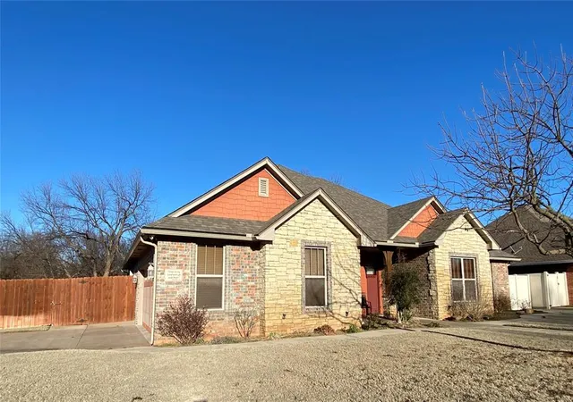 Homes for sale in Noble, OK | 305 Treyton Pl, Noble, OK 73068 | MLS# 1215531