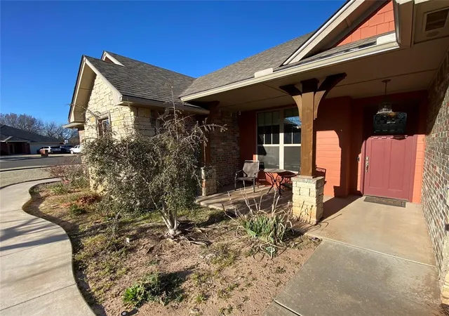 Homes for sale in Noble, OK | 305 Treyton Pl, Noble, OK 73068 | MLS# 1215531