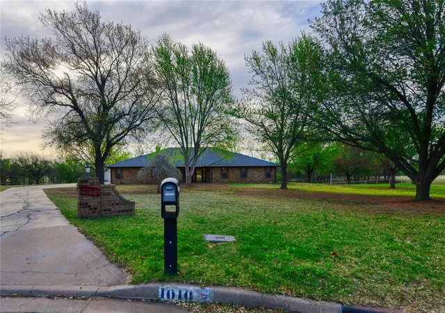 1st image of 1010 Amy Wy, Elk City, OK 73644 | MLS# 1215829