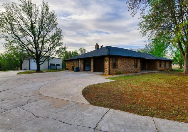 3rd image of 1010 Amy Wy, Elk City, OK 73644 | MLS# 1215829