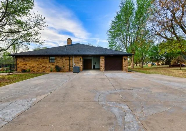 4th image of 1010 Amy Wy, Elk City, OK 73644 | MLS# 1215829