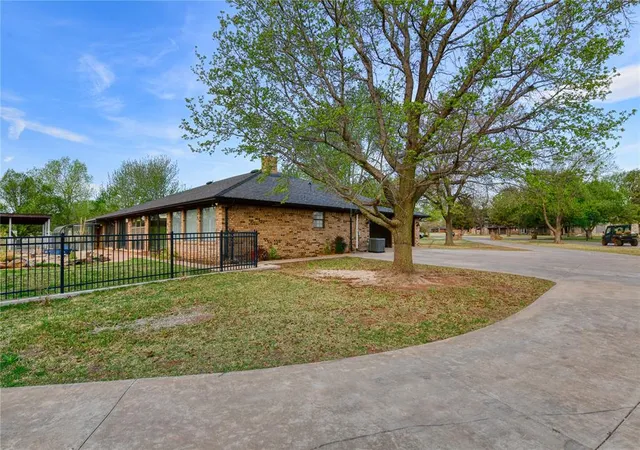 5th image of 1010 Amy Wy, Elk City, OK 73644 | MLS# 1215829