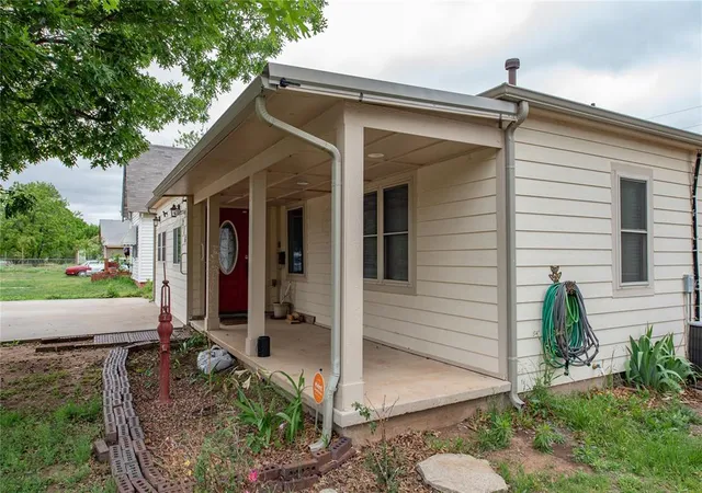 Photo 2 of Single family home for sale at 216 N Hitchcock St, Hobart, OK 73651 | MLS# 1215984 | Listing updated on 2026-08-27