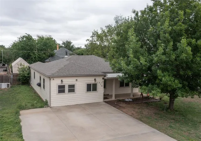 Photo 2 of Single family home for sale at 216 N Hitchcock St, Hobart, OK 73651 | MLS# 1215984 | Listing updated on 2026-09-28