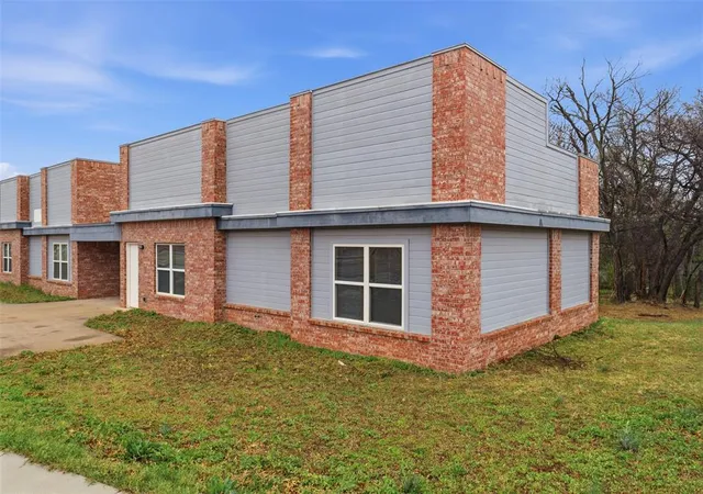 Homes for sale in Oklahoma City, OK | 1300 Ne 10Th St, Oklahoma City, OK 73117 | MLS# 1216076