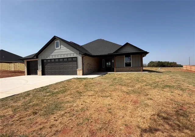 Photo 4 of Sale Pending at 2204 Winter Ridge Rd, Blanchard, OK 73010 | MLS# 1216105 | Listing updated on 2026-09-28