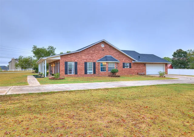 3rd image of 23 Lake Ln, Shawnee, OK 74804 | MLS# 1216120